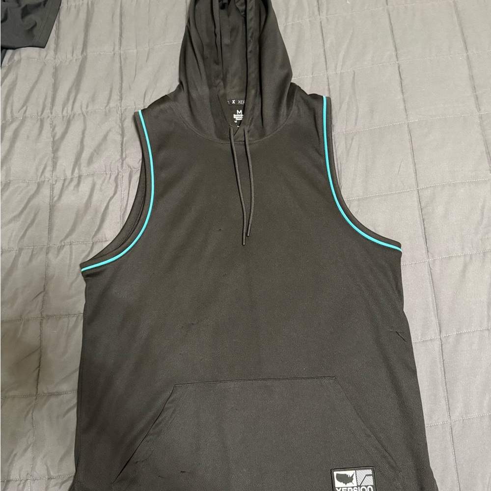 Xersion Basketball Sleeveless Hoodie – Black, Size M